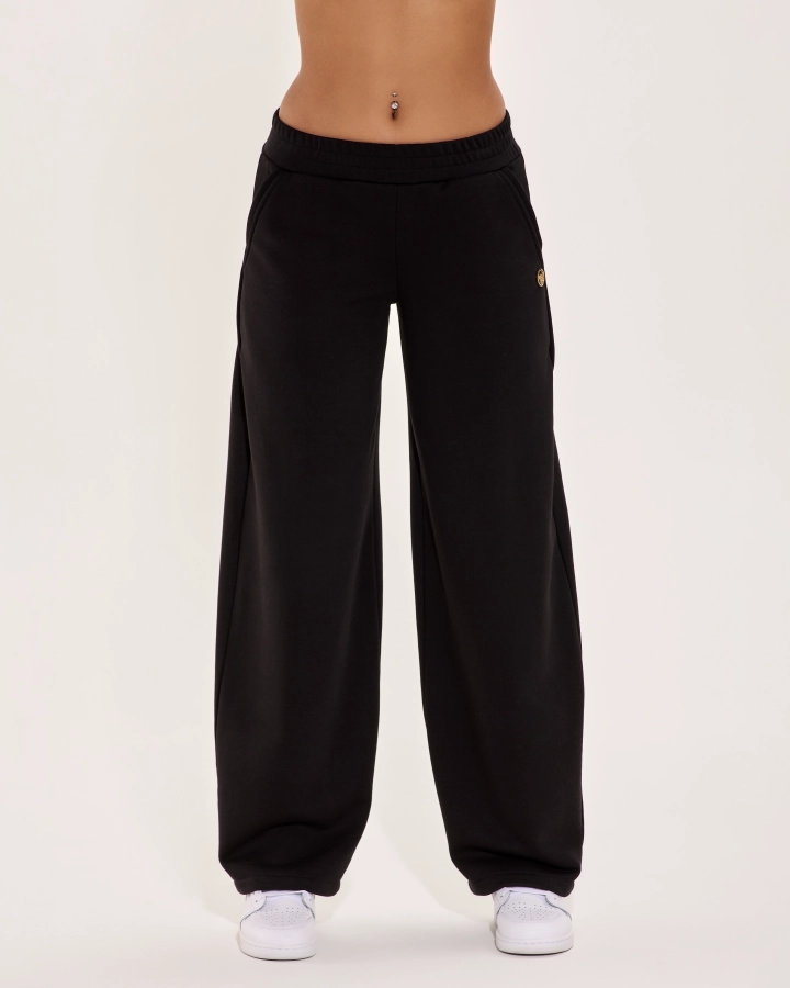 Black Puffy pants with deconstructed pocket – cool and